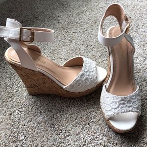 White lace wedges- great condition